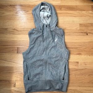 Gray sweatshirt muscle shirt with hood